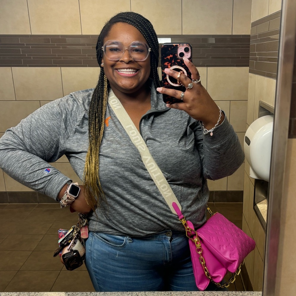Meet your Posher, Nika’la
